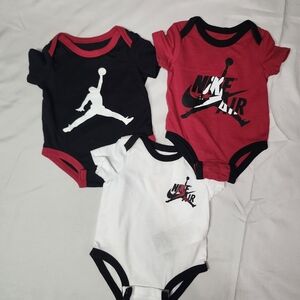 Nike 0-3M One-Piece Bodysuit Set - Red, Black & White
